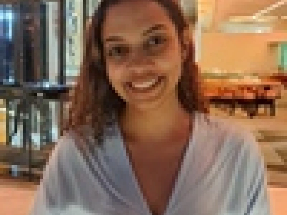 Foto da Profa. Aline Brito